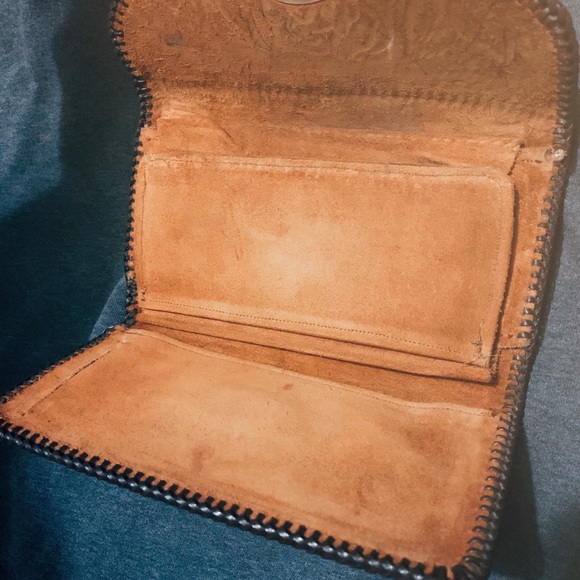 Vintage handmade genuine leather wallet - Picture 2 of 6